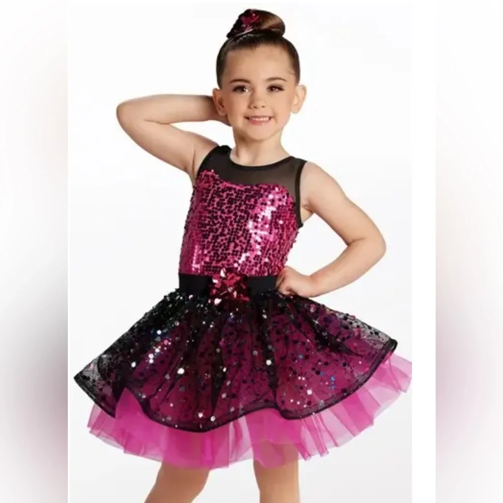 Weismann‎ Dance costume